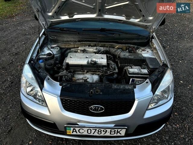 Серый Киа Рио, объемом двигателя 1.4 л и пробегом 219 тыс. км за 2800 $, фото 8 на Automoto.ua