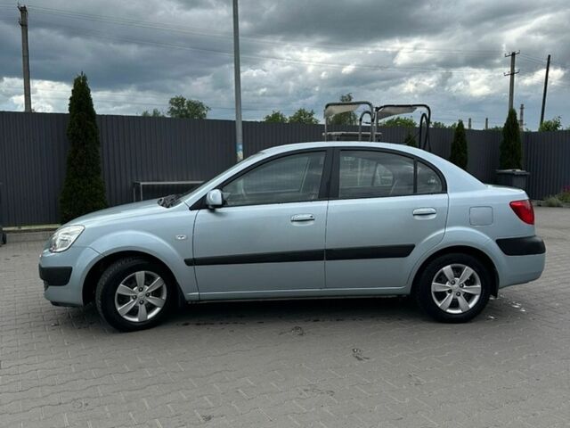 Сірий Кіа Ріо, об'ємом двигуна 1.4 л та пробігом 97 тис. км за 5100 $, фото 3 на Automoto.ua