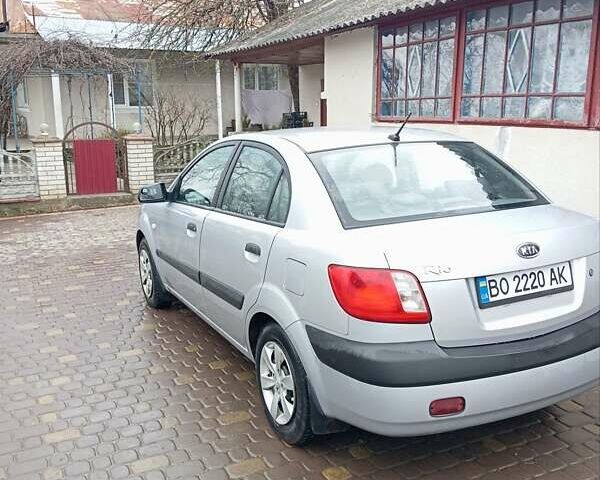 Сірий Кіа Ріо, об'ємом двигуна 1.4 л та пробігом 300 тис. км за 4000 $, фото 8 на Automoto.ua