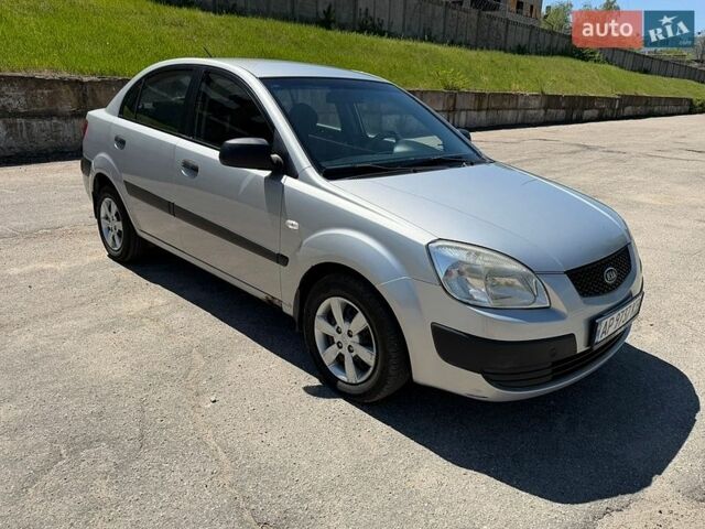Серый Киа Рио, объемом двигателя 1.4 л и пробегом 242 тыс. км за 3600 $, фото 13 на Automoto.ua