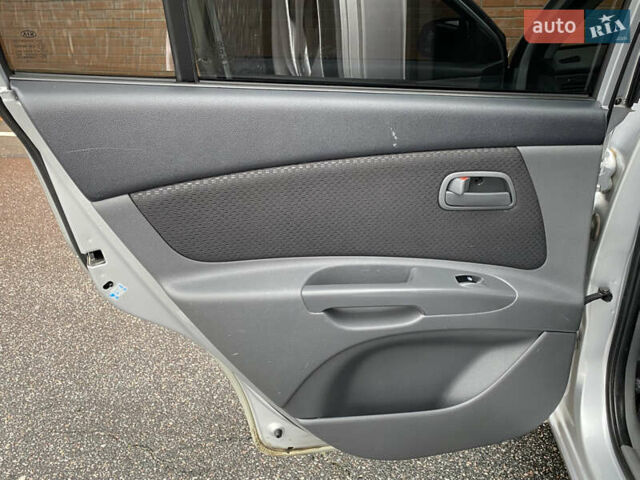 Сірий Кіа Ріо, об'ємом двигуна 1.4 л та пробігом 179 тис. км за 4350 $, фото 31 на Automoto.ua
