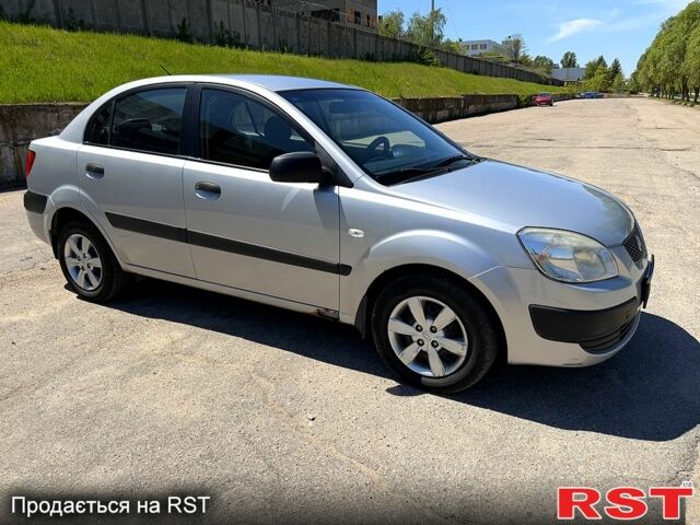 Серый Киа Рио, объемом двигателя 1.4 л и пробегом 242 тыс. км за 3600 $, фото 6 на Automoto.ua