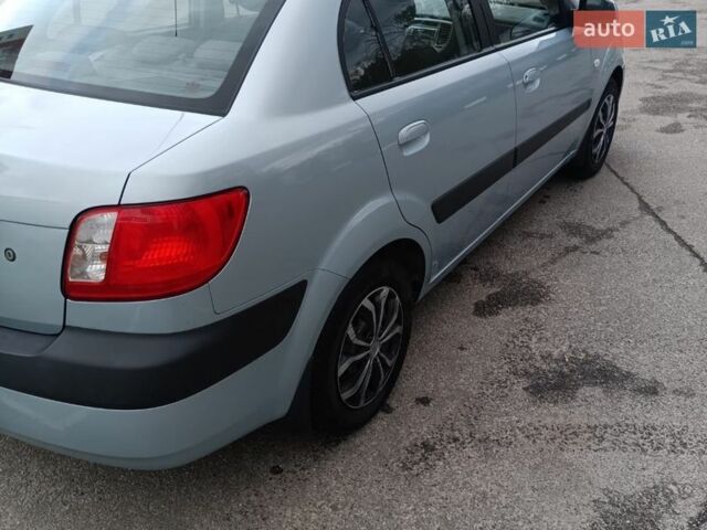 Серый Киа Рио, объемом двигателя 1.4 л и пробегом 240 тыс. км за 4300 $, фото 11 на Automoto.ua