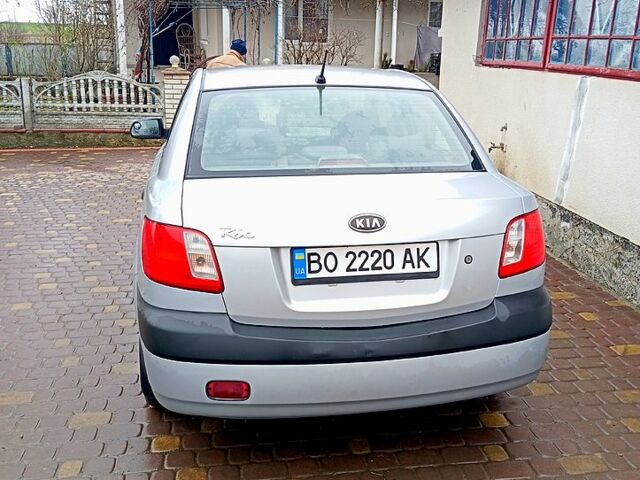 Сірий Кіа Ріо, об'ємом двигуна 1.4 л та пробігом 300 тис. км за 4000 $, фото 3 на Automoto.ua
