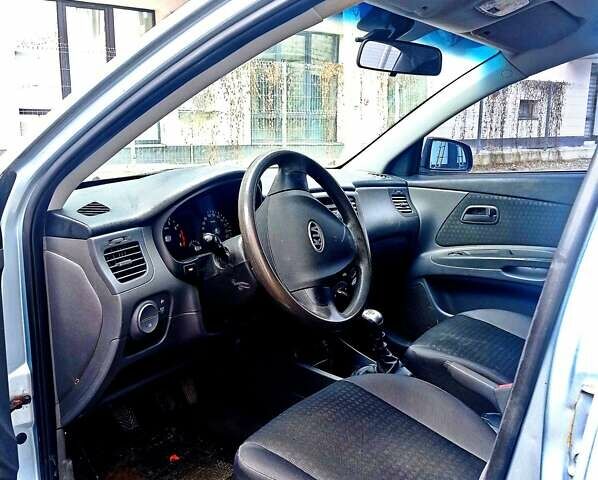 Серый Киа Рио, объемом двигателя 1.4 л и пробегом 56 тыс. км за 4900 $, фото 4 на Automoto.ua
