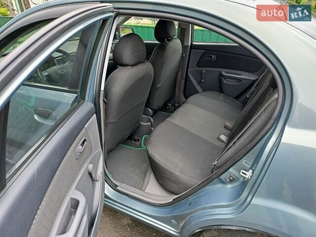 Серый Киа Рио, объемом двигателя 1.4 л и пробегом 169 тыс. км за 4500 $, фото 4 на Automoto.ua