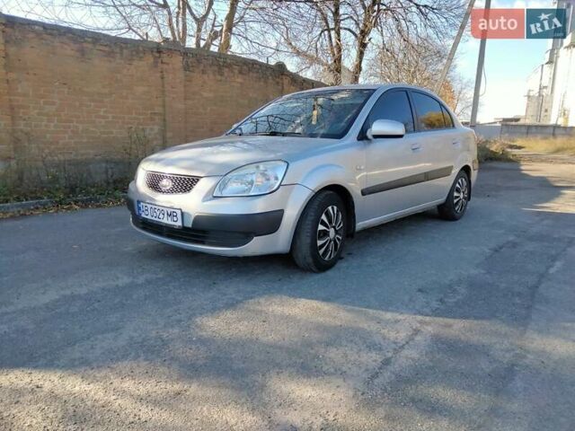Серый Киа Рио, объемом двигателя 1.4 л и пробегом 240 тыс. км за 4100 $, фото 3 на Automoto.ua