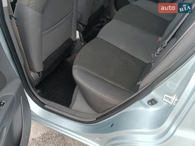 Серый Киа Рио, объемом двигателя 1.4 л и пробегом 240 тыс. км за 4300 $, фото 1 на Automoto.ua
