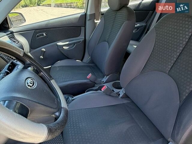 Серый Киа Рио, объемом двигателя 1.4 л и пробегом 242 тыс. км за 3600 $, фото 16 на Automoto.ua