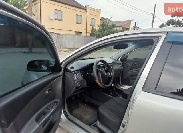 Сірий Кіа Ріо, об'ємом двигуна 1.4 л та пробігом 100 тис. км за 4600 $, фото 5 на Automoto.ua