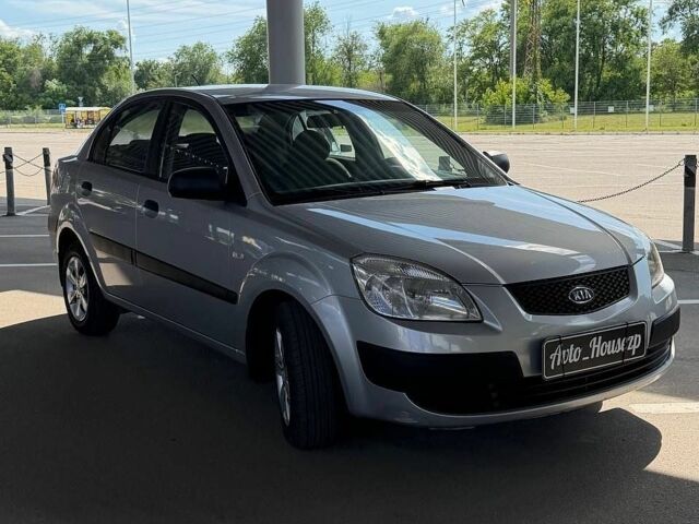 Серый Киа Рио, объемом двигателя 1.4 л и пробегом 243 тыс. км за 4200 $, фото 2 на Automoto.ua