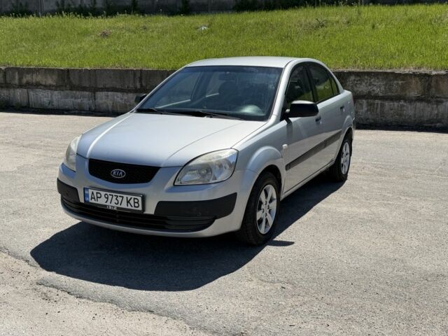 Серый Киа Рио, объемом двигателя 1.4 л и пробегом 242 тыс. км за 3600 $, фото 1 на Automoto.ua