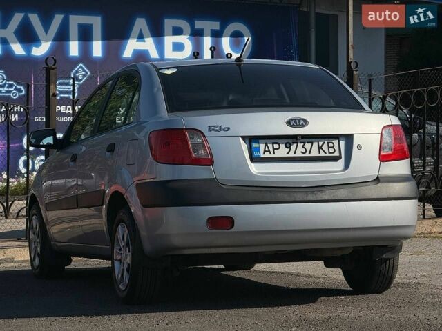 Сірий Кіа Ріо, об'ємом двигуна 1.4 л та пробігом 167 тис. км за 4499 $, фото 3 на Automoto.ua