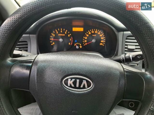 Серый Киа Рио, объемом двигателя 1.3 л и пробегом 345 тыс. км за 3300 $, фото 10 на Automoto.ua