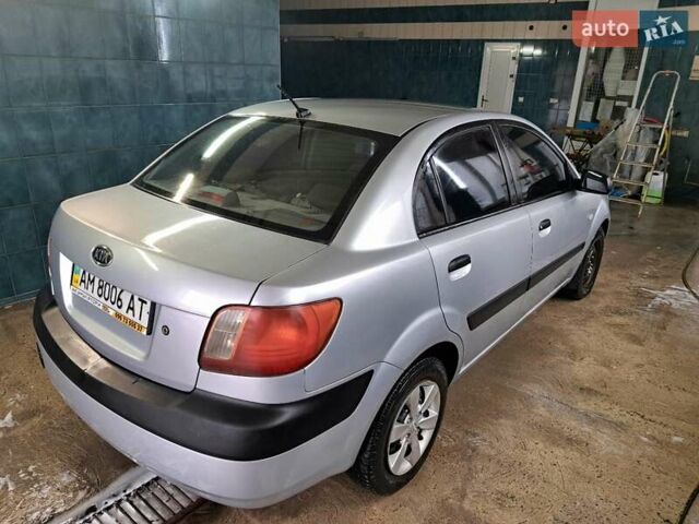 Серый Киа Рио, объемом двигателя 1.3 л и пробегом 345 тыс. км за 3300 $, фото 4 на Automoto.ua