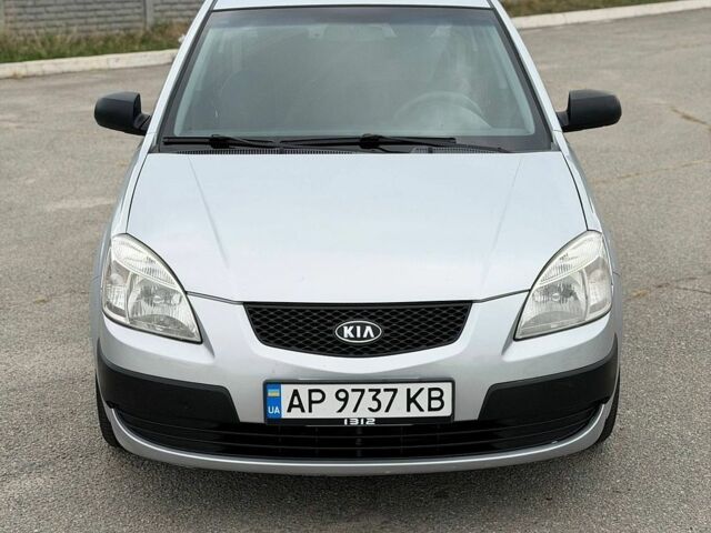 Сірий Кіа Ріо, об'ємом двигуна 1.4 л та пробігом 246 тис. км за 4300 $, фото 1 на Automoto.ua