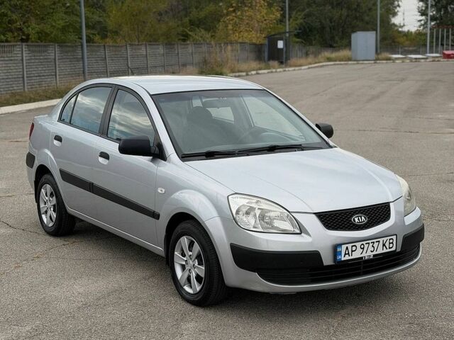 Сірий Кіа Ріо, об'ємом двигуна 1.4 л та пробігом 246 тис. км за 4300 $, фото 2 на Automoto.ua