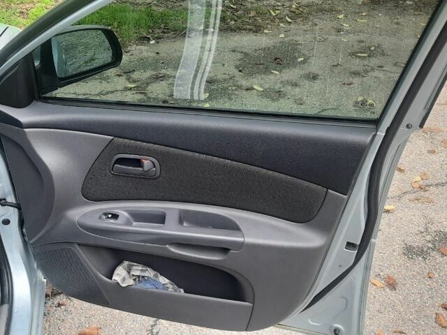 Сірий Кіа Ріо, об'ємом двигуна 1.5 л та пробігом 200 тис. км за 5100 $, фото 6 на Automoto.ua