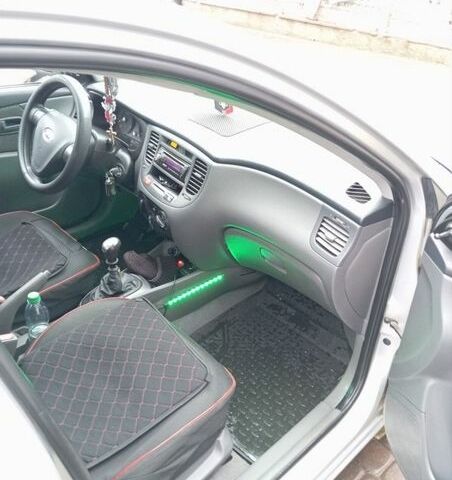 Сірий Кіа Ріо, об'ємом двигуна 1.4 л та пробігом 310 тис. км за 3800 $, фото 10 на Automoto.ua