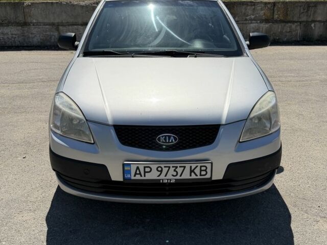 Серый Киа Рио, объемом двигателя 1.4 л и пробегом 242 тыс. км за 3600 $, фото 8 на Automoto.ua
