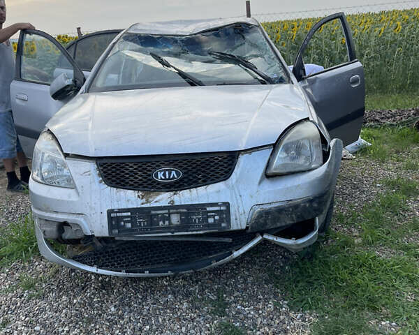 Серый Киа Рио, объемом двигателя 1.4 л и пробегом 229 тыс. км за 1771 $, фото 2 на Automoto.ua