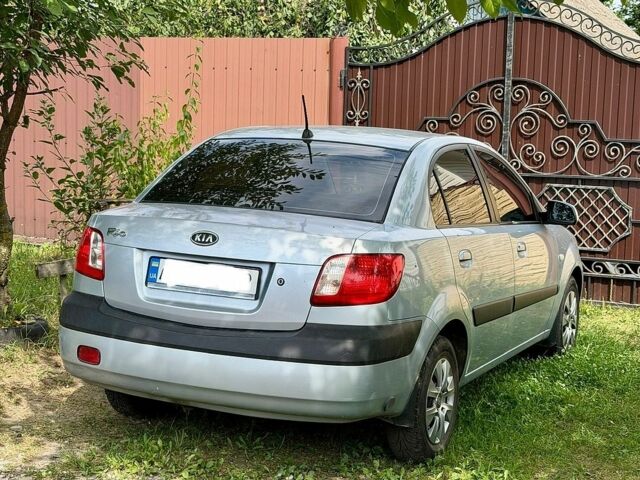 Сірий Кіа Ріо, об'ємом двигуна 1.4 л та пробігом 240 тис. км за 3350 $, фото 1 на Automoto.ua