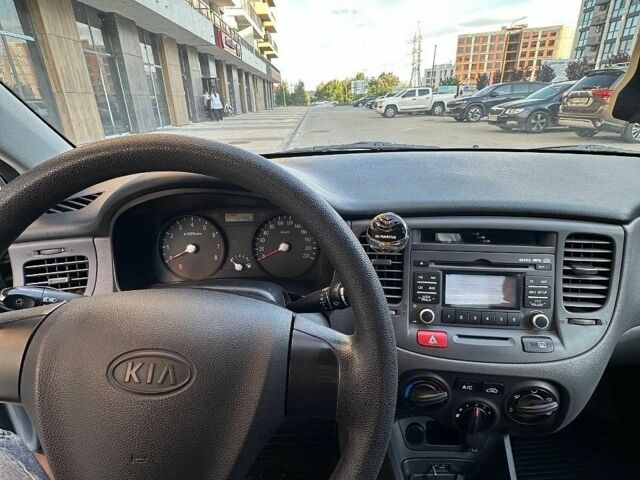 Сірий Кіа Ріо, об'ємом двигуна 1.4 л та пробігом 135 тис. км за 5900 $, фото 6 на Automoto.ua