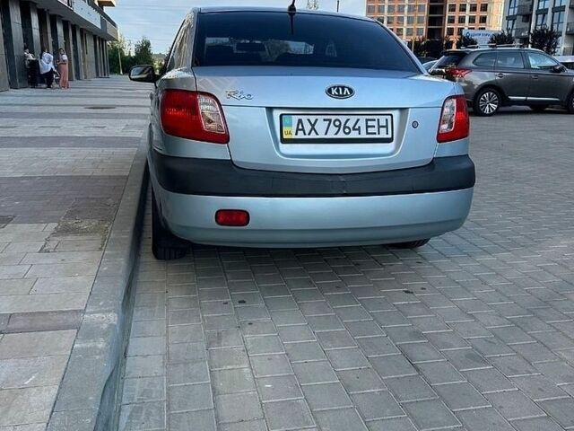 Серый Киа Рио, объемом двигателя 1.4 л и пробегом 135 тыс. км за 5900 $, фото 3 на Automoto.ua