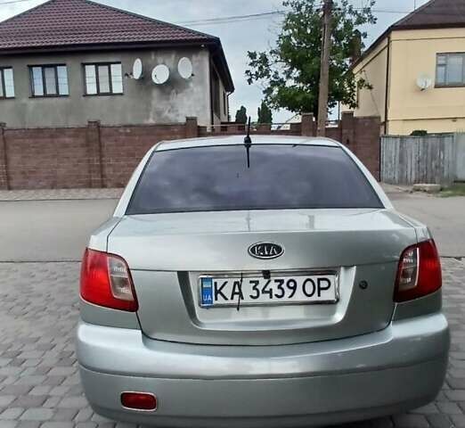 Сірий Кіа Ріо, об'ємом двигуна 1.4 л та пробігом 100 тис. км за 4600 $, фото 1 на Automoto.ua
