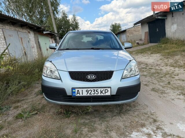 Серый Киа Рио, объемом двигателя 1.4 л и пробегом 240 тыс. км за 3250 $, фото 2 на Automoto.ua