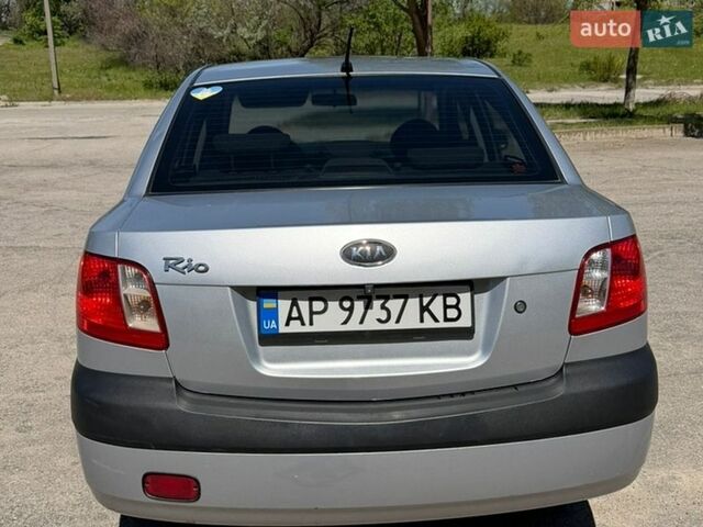 Серый Киа Рио, объемом двигателя 1.4 л и пробегом 242 тыс. км за 3600 $, фото 8 на Automoto.ua
