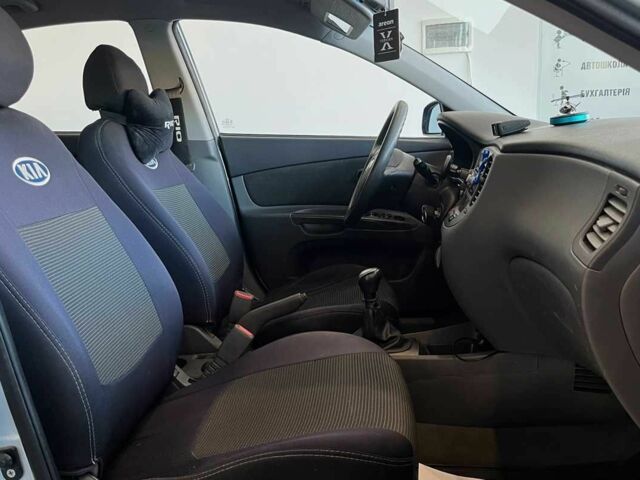 Сірий Кіа Ріо, об'ємом двигуна 1.4 л та пробігом 93 тис. км за 5600 $, фото 20 на Automoto.ua