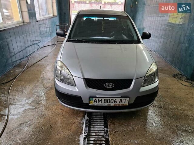 Серый Киа Рио, объемом двигателя 1.3 л и пробегом 345 тыс. км за 3300 $, фото 1 на Automoto.ua