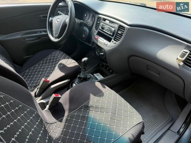 Серый Киа Рио, объемом двигателя 1.49 л и пробегом 189 тыс. км за 5300 $, фото 5 на Automoto.ua