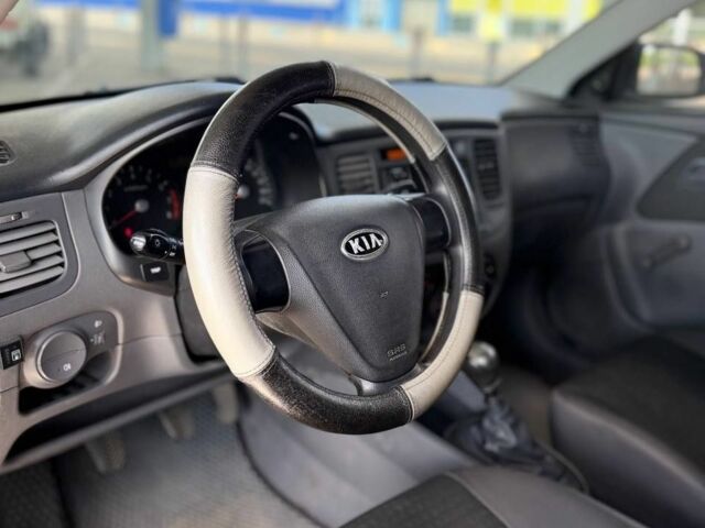 Серый Киа Рио, объемом двигателя 0 л и пробегом 243 тыс. км за 4200 $, фото 6 на Automoto.ua