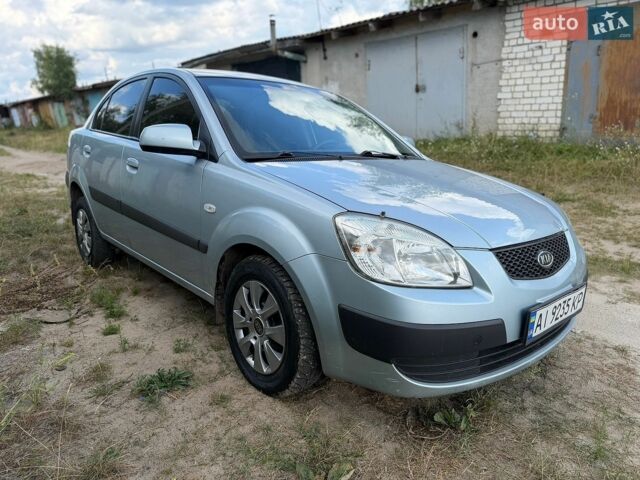 Серый Киа Рио, объемом двигателя 1.4 л и пробегом 240 тыс. км за 3250 $, фото 4 на Automoto.ua