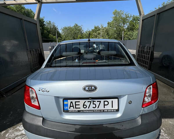 Серый Киа Рио, объемом двигателя 1.4 л и пробегом 177 тыс. км за 4400 $, фото 1 на Automoto.ua