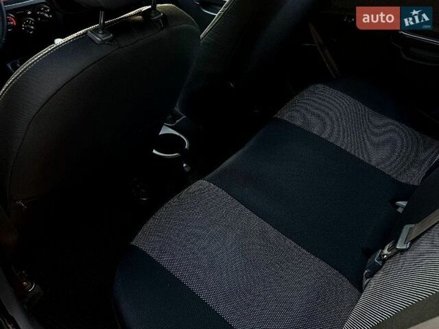 Серый Киа Рио, объемом двигателя 1.4 л и пробегом 219 тыс. км за 2800 $, фото 7 на Automoto.ua