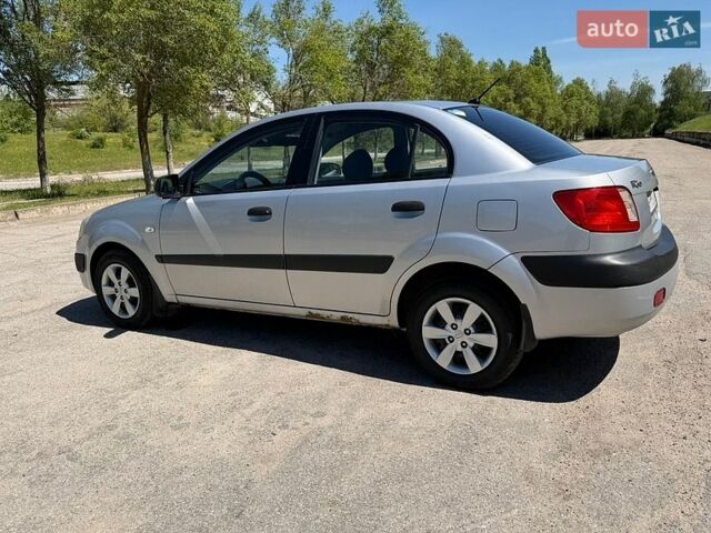 Серый Киа Рио, объемом двигателя 1.4 л и пробегом 242 тыс. км за 3600 $, фото 5 на Automoto.ua