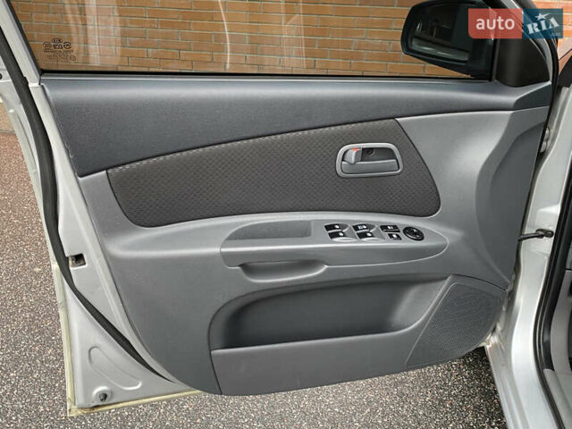 Серый Киа Рио, объемом двигателя 1.4 л и пробегом 179 тыс. км за 3999 $, фото 27 на Automoto.ua