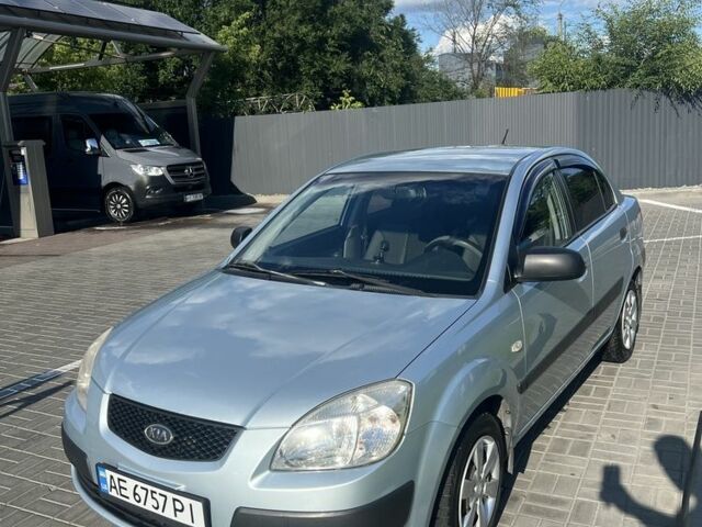 Сірий Кіа Ріо, об'ємом двигуна 1.4 л та пробігом 179 тис. км за 3300 $, фото 2 на Automoto.ua