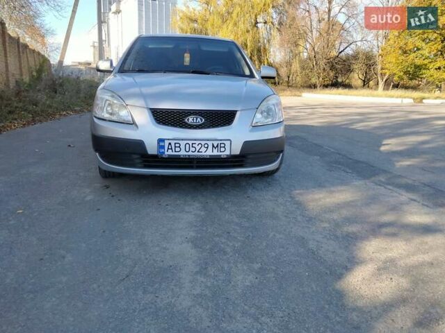 Серый Киа Рио, объемом двигателя 1.4 л и пробегом 240 тыс. км за 4100 $, фото 4 на Automoto.ua