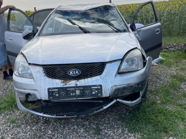 Серый Киа Рио, объемом двигателя 1.4 л и пробегом 229 тыс. км за 1721 $, фото 2 на Automoto.ua