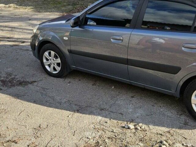 Серый Киа Рио, объемом двигателя 1.4 л и пробегом 182 тыс. км за 5200 $, фото 1 на Automoto.ua