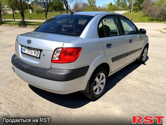 Серый Киа Рио, объемом двигателя 1.4 л и пробегом 242 тыс. км за 3600 $, фото 4 на Automoto.ua
