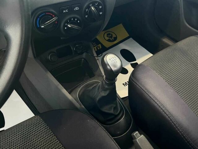 Сірий Кіа Ріо, об'ємом двигуна 1.4 л та пробігом 93 тис. км за 5600 $, фото 17 на Automoto.ua