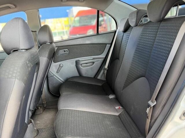 Серый Киа Рио, объемом двигателя 1.4 л и пробегом 243 тыс. км за 4200 $, фото 8 на Automoto.ua