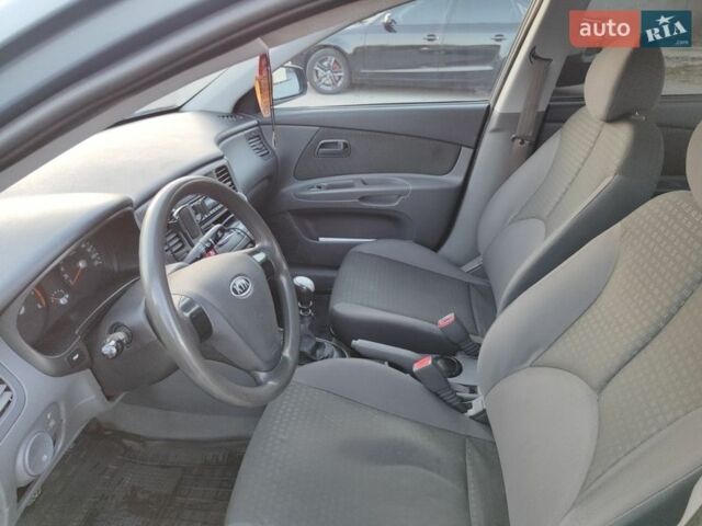Серый Киа Рио, объемом двигателя 1.6 л и пробегом 140 тыс. км за 4700 $, фото 5 на Automoto.ua