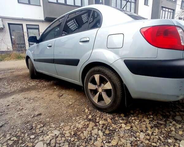 Серый Киа Рио, объемом двигателя 1.4 л и пробегом 56 тыс. км за 4900 $, фото 2 на Automoto.ua