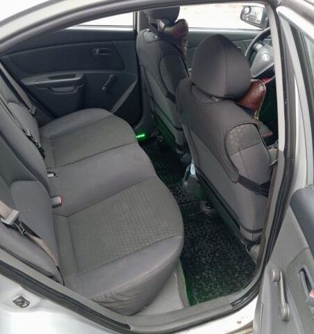 Сірий Кіа Ріо, об'ємом двигуна 1.4 л та пробігом 310 тис. км за 3800 $, фото 13 на Automoto.ua